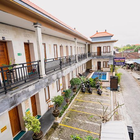 Guesthouse Cempaka Putih 塞米亚克 外观 照片