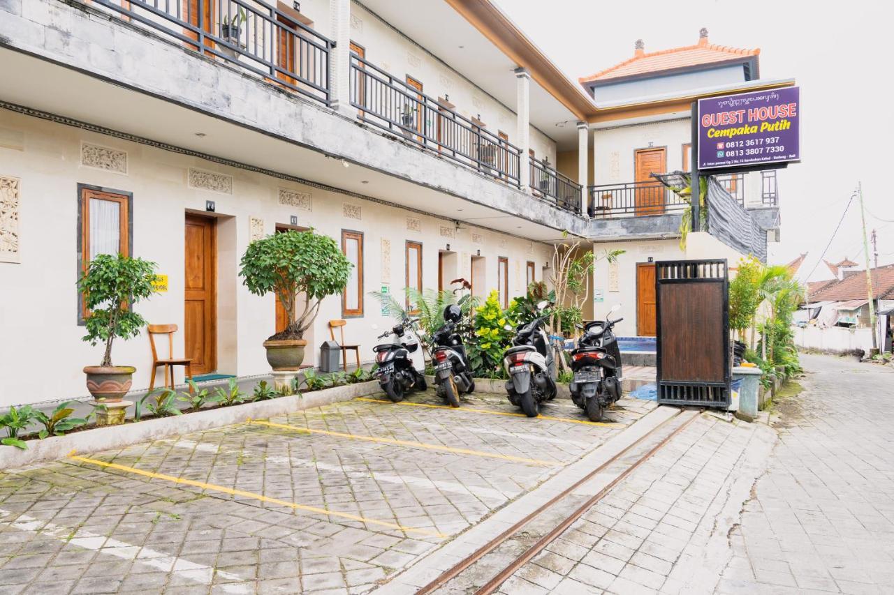 Guesthouse Cempaka Putih 塞米亚克 外观 照片