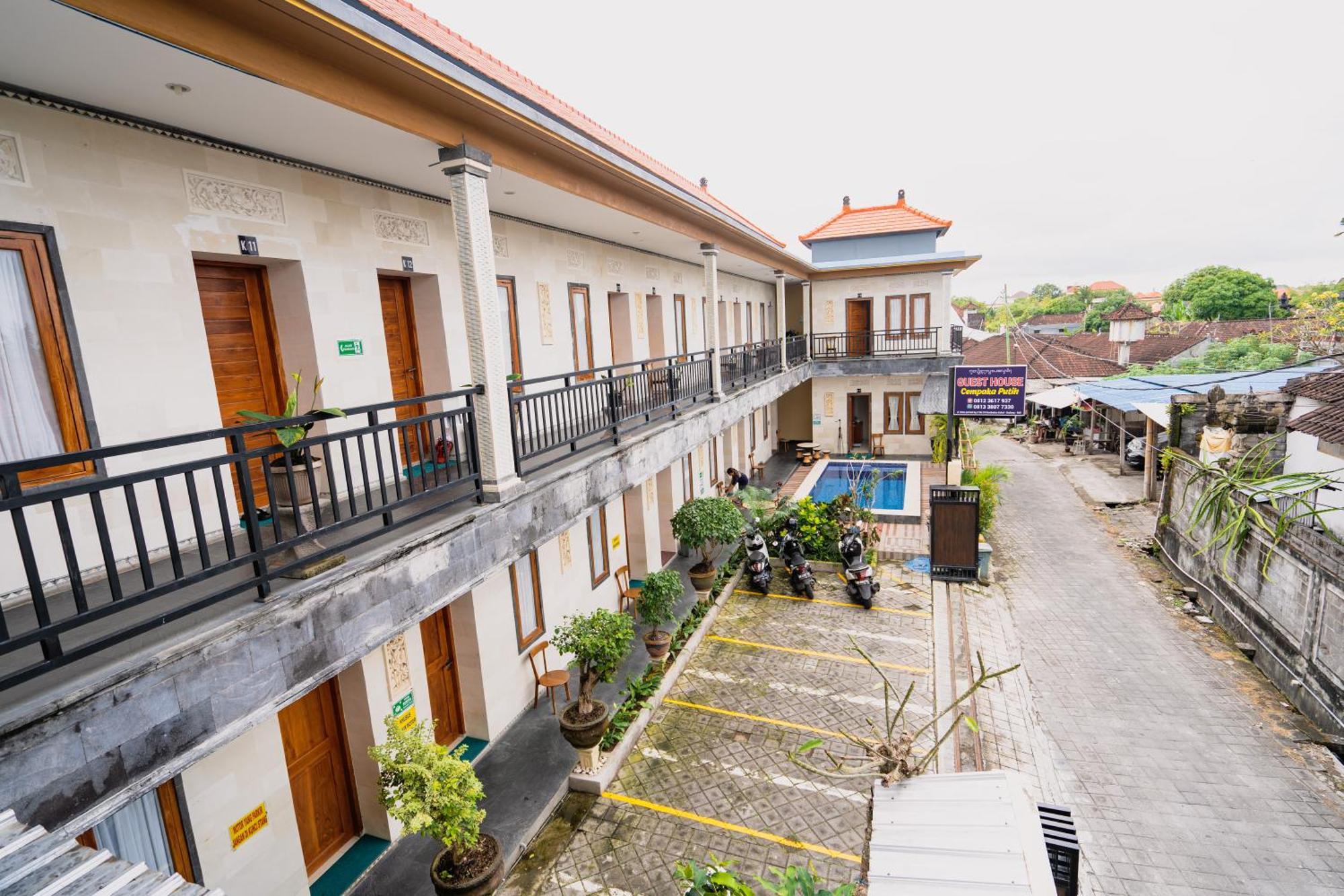 Guesthouse Cempaka Putih 塞米亚克 外观 照片